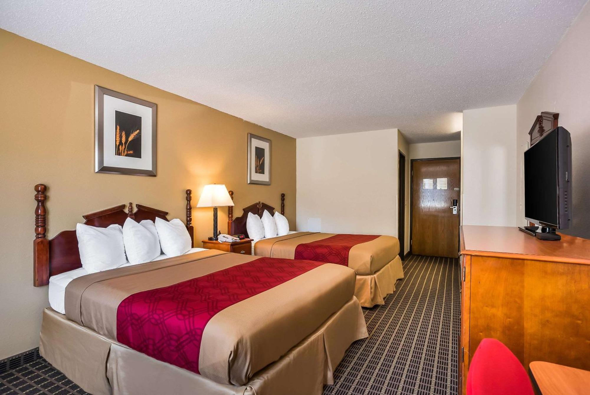 Rodeway Inn Сидар-Рапидс Экстерьер фото