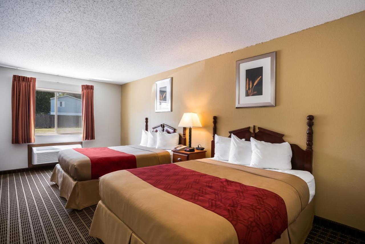 Rodeway Inn Сидар-Рапидс Экстерьер фото